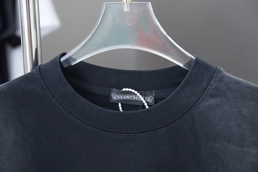 🅿️220 Chrome Hearte CH 25SS early spring new model, hot diamond short sleeves, light luxury, a must-have item for daily commuting for men and women, correct version, welcome to compare, detailed features · 280 grams of 100% pure cotton double yarn jersey fabric · Special thickened 32 pieces of double-strand 1X1 thread in the same vat · Imported Australian matte pearlescent diamonds. Ready-made garments are dyed, and then faded and fried snowflakes are used. Then wash to make it look old. General washing will improve the effect · Double-needle stitching across seams · Original main mark, washed tag, branded moisture-proof paper packaging Color: Black/White/Orange Size: S/M/L/XL